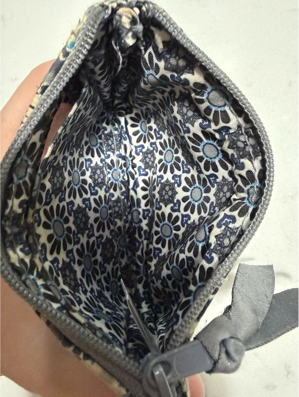 Vera Bradley ID Wallet Gray Navy White Pattern With Teal Accents